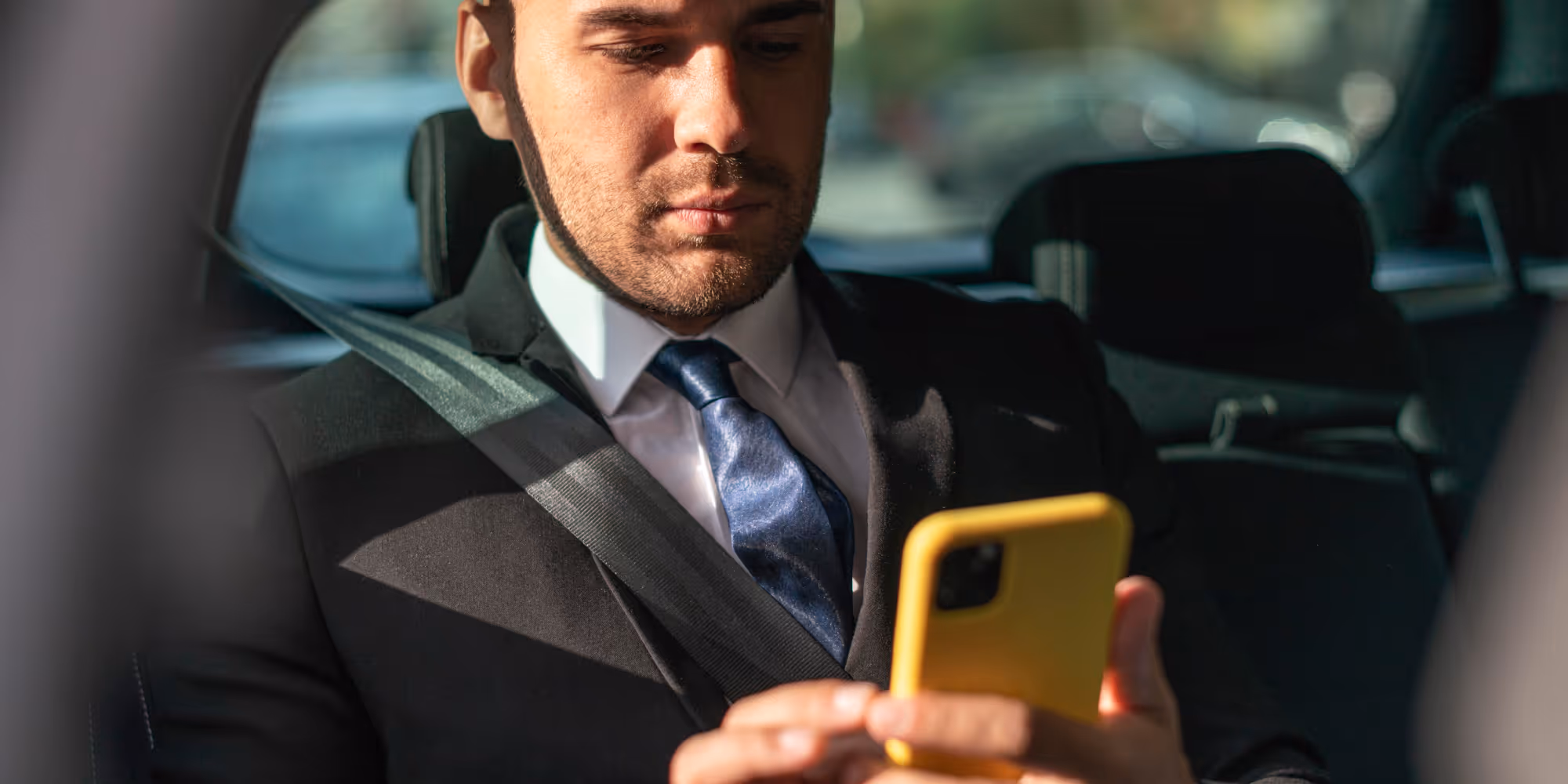 Chauffeur EuroCab au téléphone